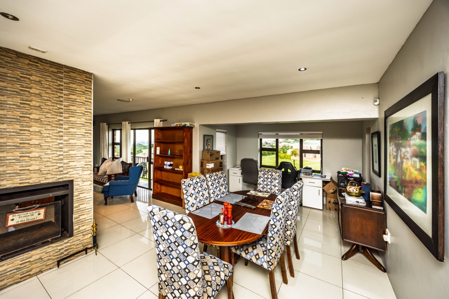 To Let 5 Bedroom Property for Rent in Cove Rock Eastern Cape